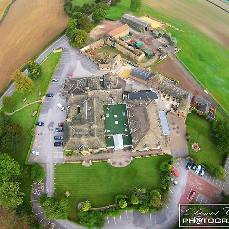 Rogerthorpe Manor Hotel Pontefract Exterior foto