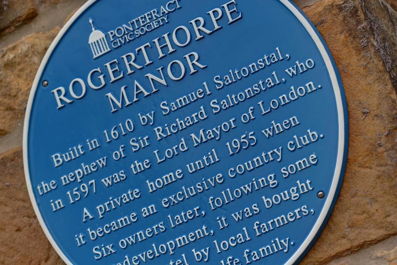 Rogerthorpe Manor Hotel Pontefract Exterior foto