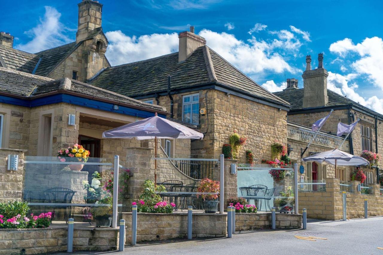 Rogerthorpe Manor Hotel Pontefract Exterior foto
