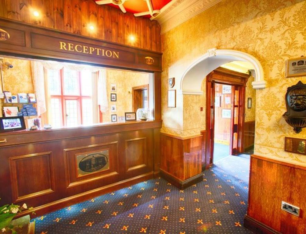 Rogerthorpe Manor Hotel Pontefract Exterior foto
