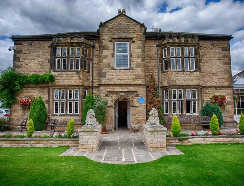 Rogerthorpe Manor Hotel Pontefract Exterior foto