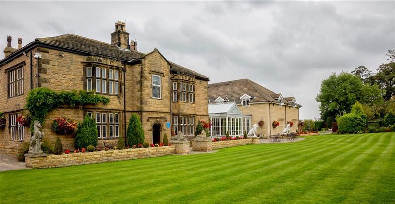 Rogerthorpe Manor Hotel Pontefract Exterior foto